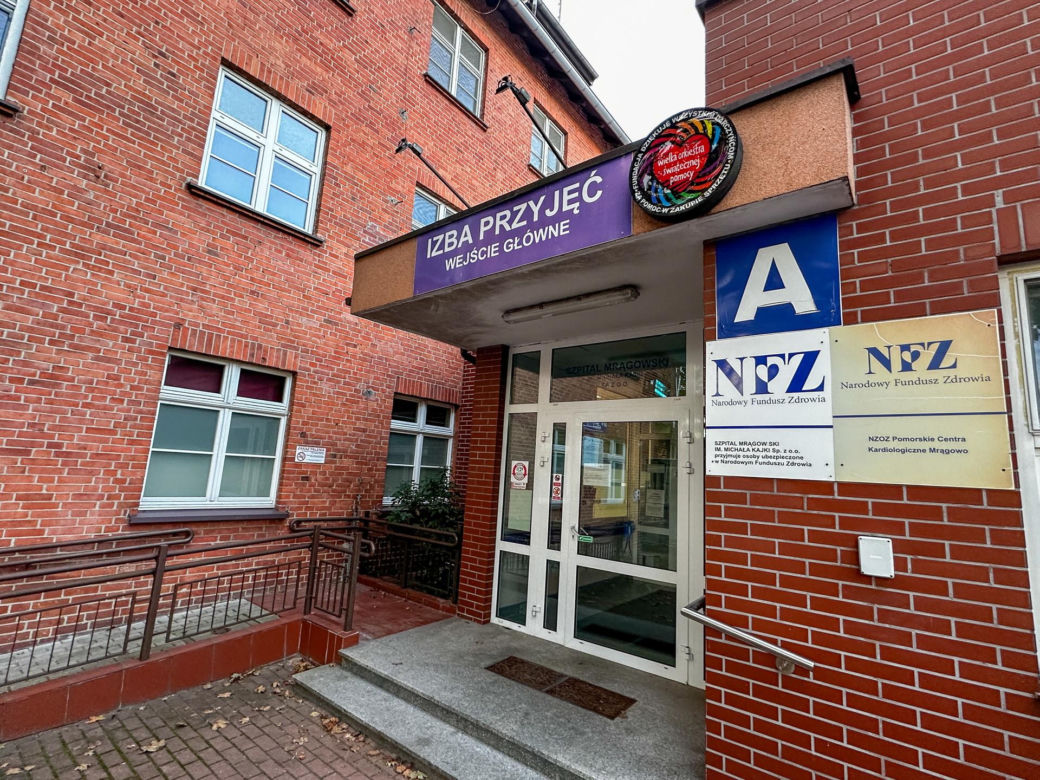 Pacjent wypadł z okna szpitala w Mrągowie i nie przeżył. Sprawą zajmuje się prokuratura