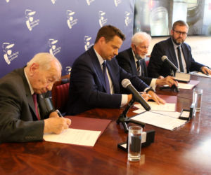 76. rocznica Powstania Warszawskiego. Powstańcy podpisują apel do warszawiaków