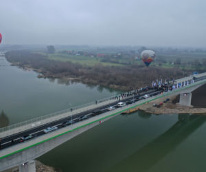Most na Wiśle otwarty z WIELKĄ POMPĄ! A dystans społeczny?