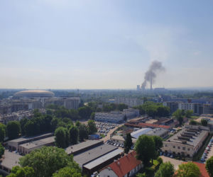 Kłęby gęstego dymu nad Krakowem. Co się pali?