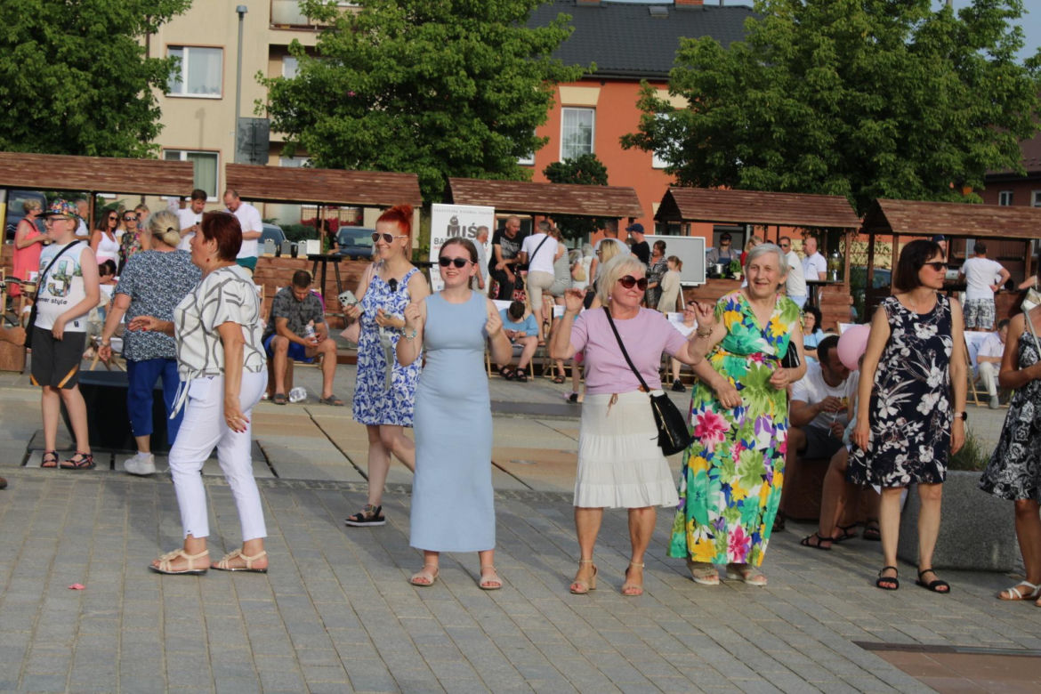 POTAŃCÓWKA NA RYNKU. Tak bawią się mieszkańcy Starachowic 06.2024