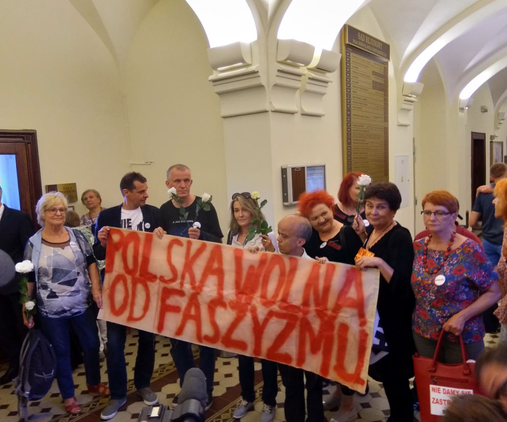 Zablokowali marsz, zostali zaatakowani i stanęli przed sądem