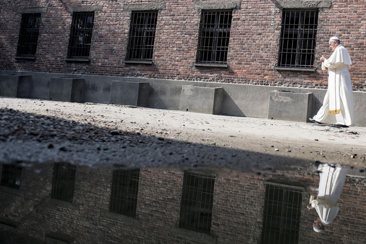 Papież na terenie obozu Muzeum Auschwitz-Birkenau - 29 lipca 2016 r.