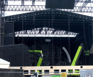 Scena Sylwestra z Dwójką TVP w trakcie budowy