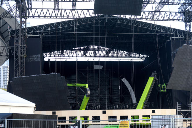 Scena Sylwestra z Dwójką TVP w trakcie budowy