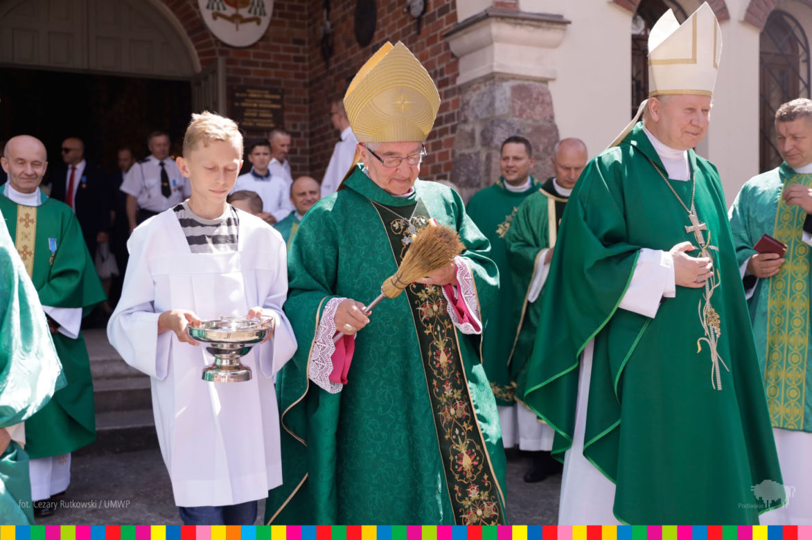 Bobrówka. Abp. Sławoj Leszek Głódź przyjechał w rodzinne strony. Obchodził ważną uroczystość [ZDJĘCIA]