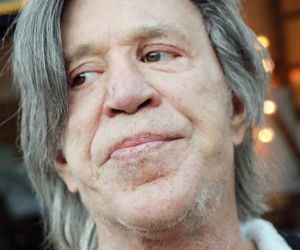 Mickey Rourke ma nową twarz 