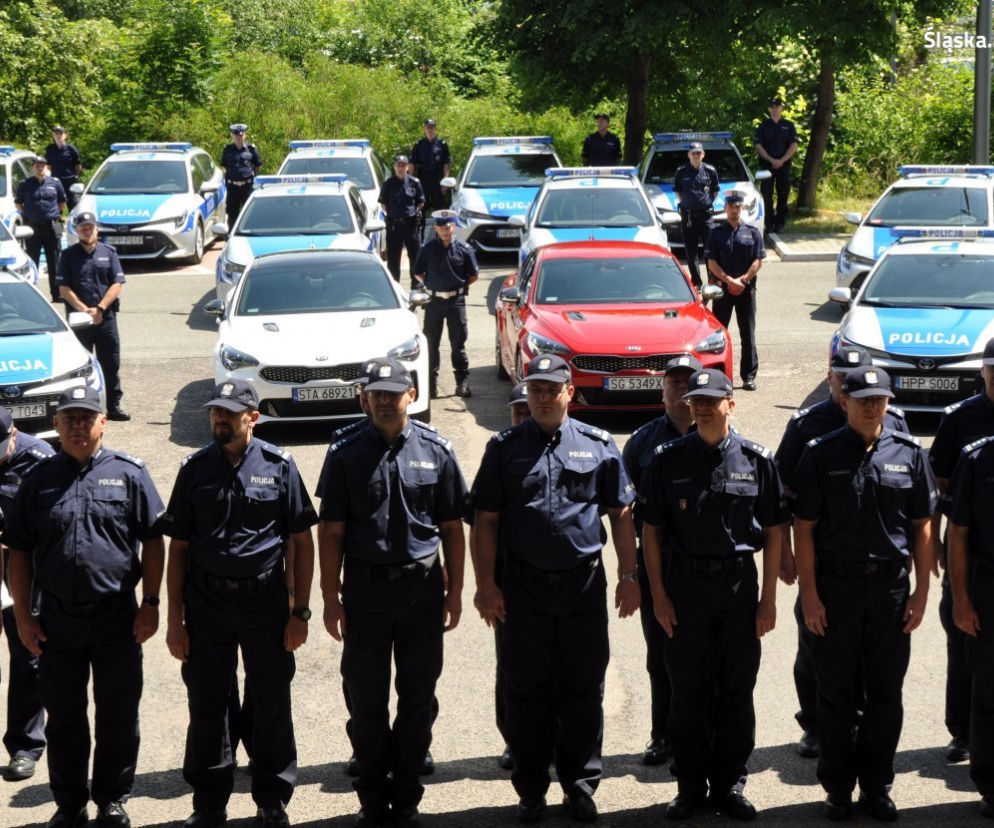 Śląska policja ma nowe radiowozy - hybrydowe Toyoty Corolle i szybkie Kie Stinger