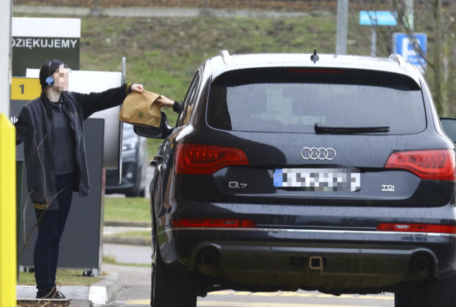 Marta Kaczyńska kupiła synowi obiad w fast foodzie