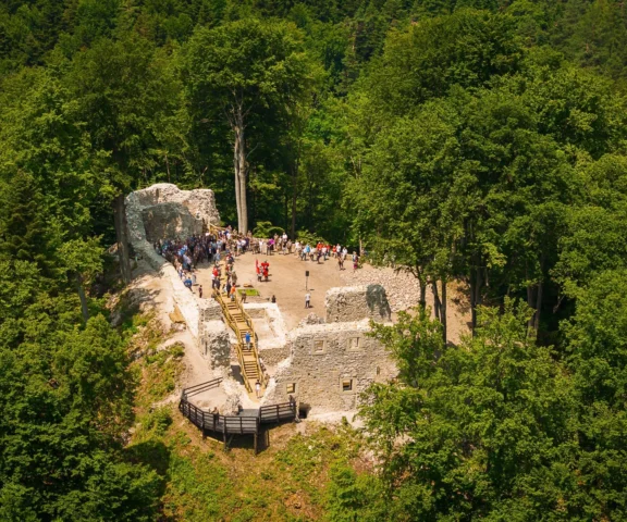 Widok stąd zapiera dech w piersiach. Ruiny zamku znów otwarte