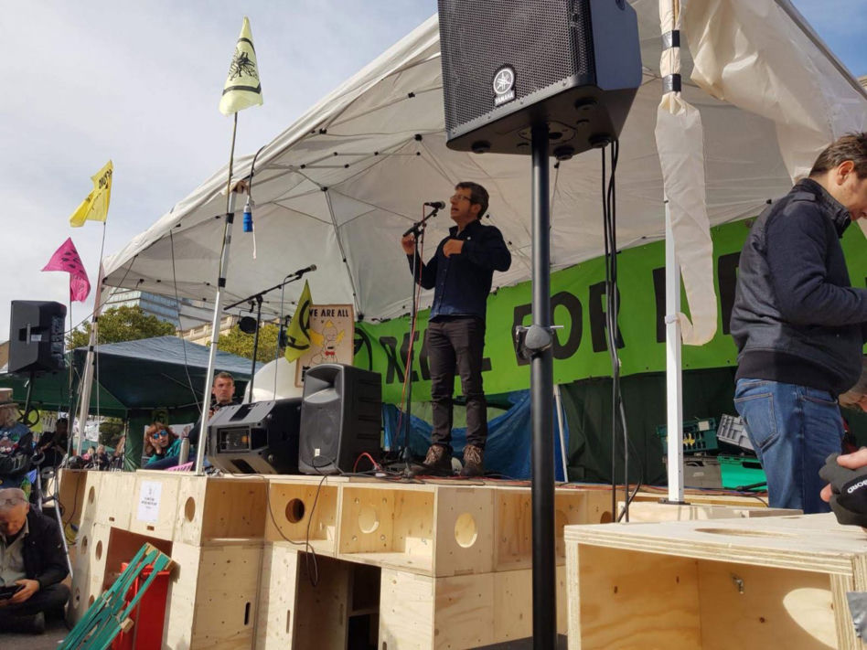 extinction-rebellion-protest-architecture-u-build-modular-boxes-_dezeen_1704_col_11-1376x1032