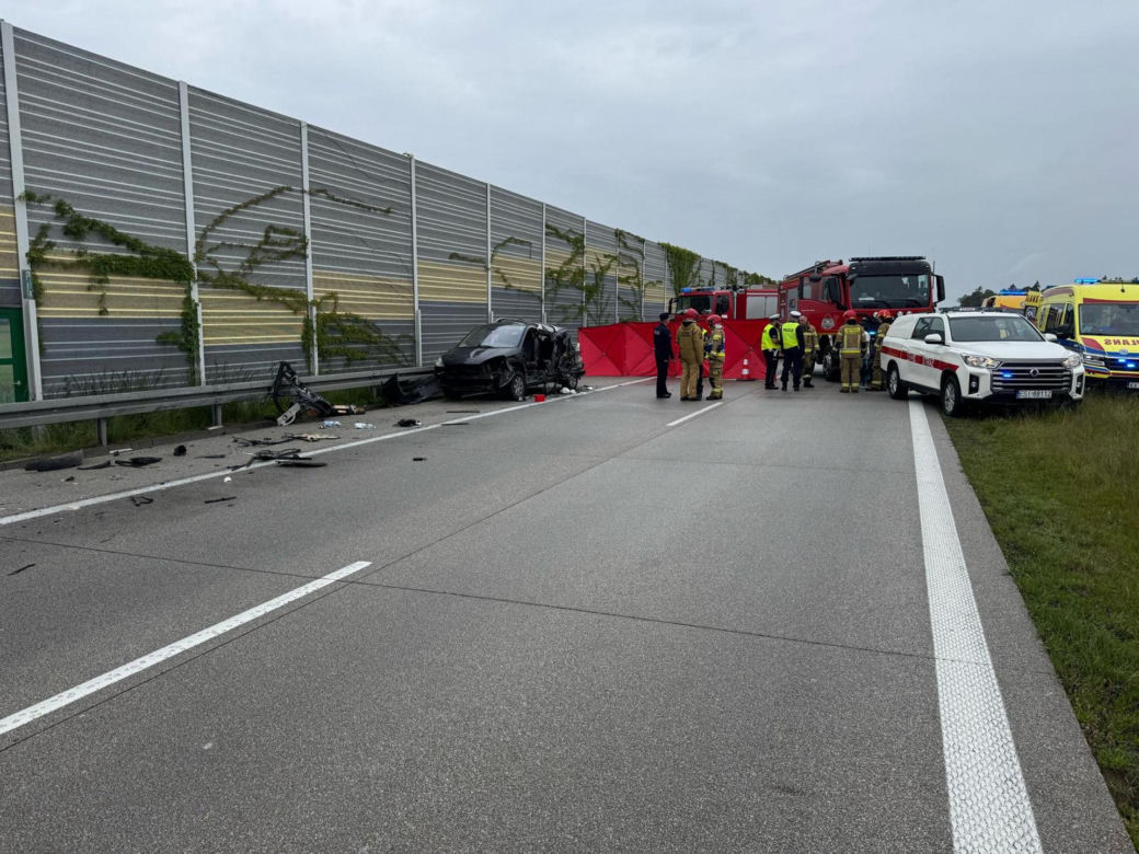 Wypadek w Szklanej Hucie pod Sieradzem na trasie S8 [ZDJĘCIA]