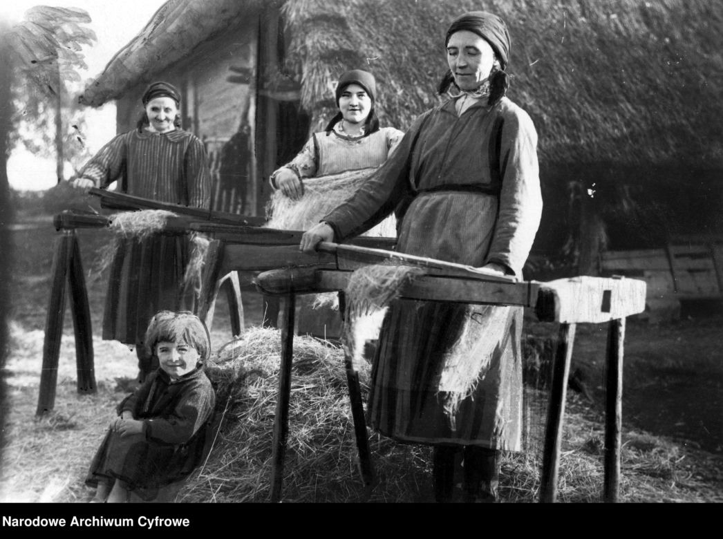 Tak mieszkało się na polskiej wsi prawie 100 lat temu. Zobaczcie te niezwykłe zdjęcia!