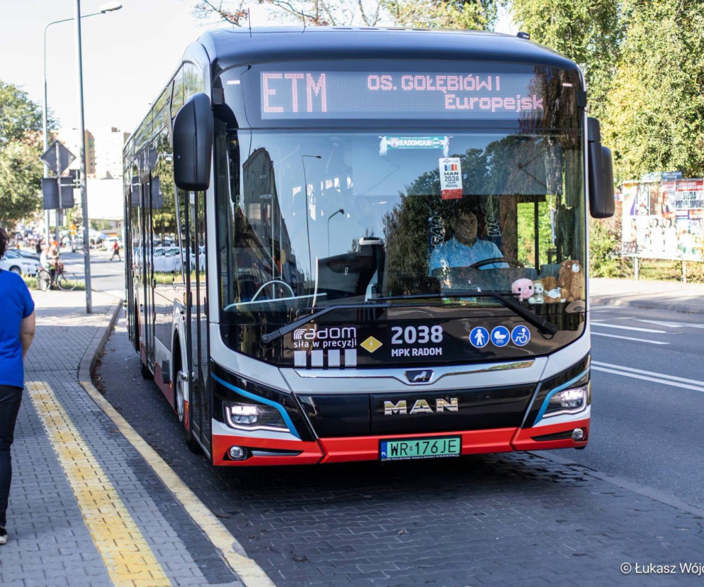 Autobus pełen sportowców na ulicach Radomia! Przejazd jest darmowy 