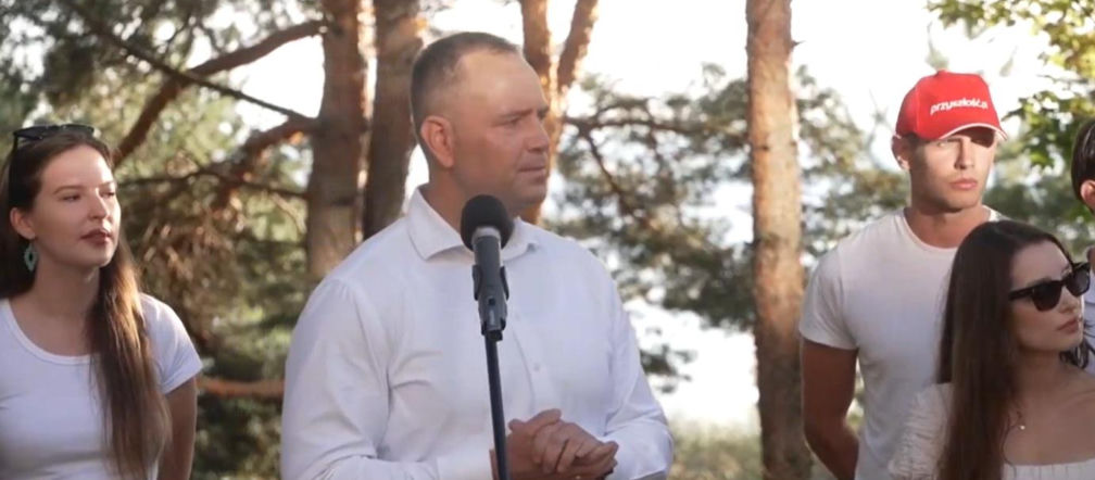 Nawrocki odpowiadał dziennikarzom na pytania. Nagle coś się wydarzyło! "Przerwiemy n…