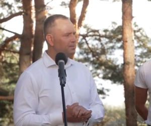 Nawrocki odpowiadał dziennikarzom na pytania. Nagle coś się wydarzyło! Przerwiemy na moment 