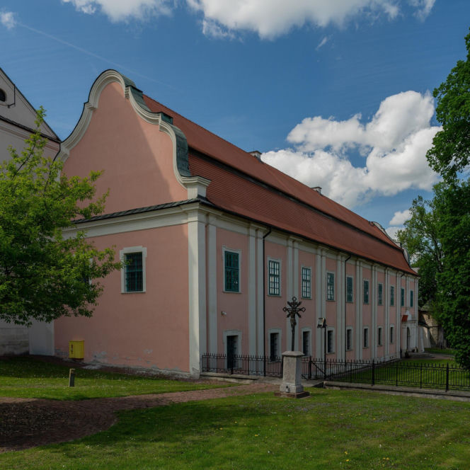 To jedno z najpiękniejszych miast Małopolski. W średniowieczu było wsią, w której mieszkali zakonnicy z Jerozolimy
