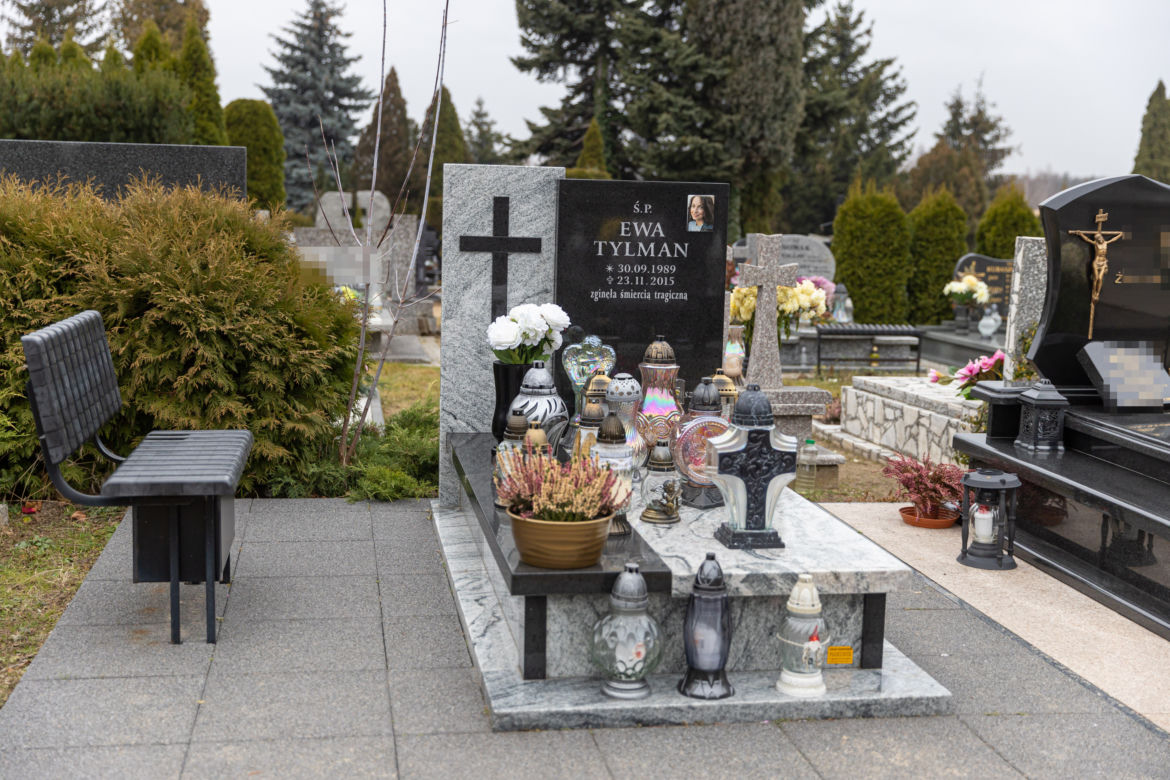 Tak dziś wygląda grób Ewy Tylman. Nad tą mogiłą wylało się morze łez
