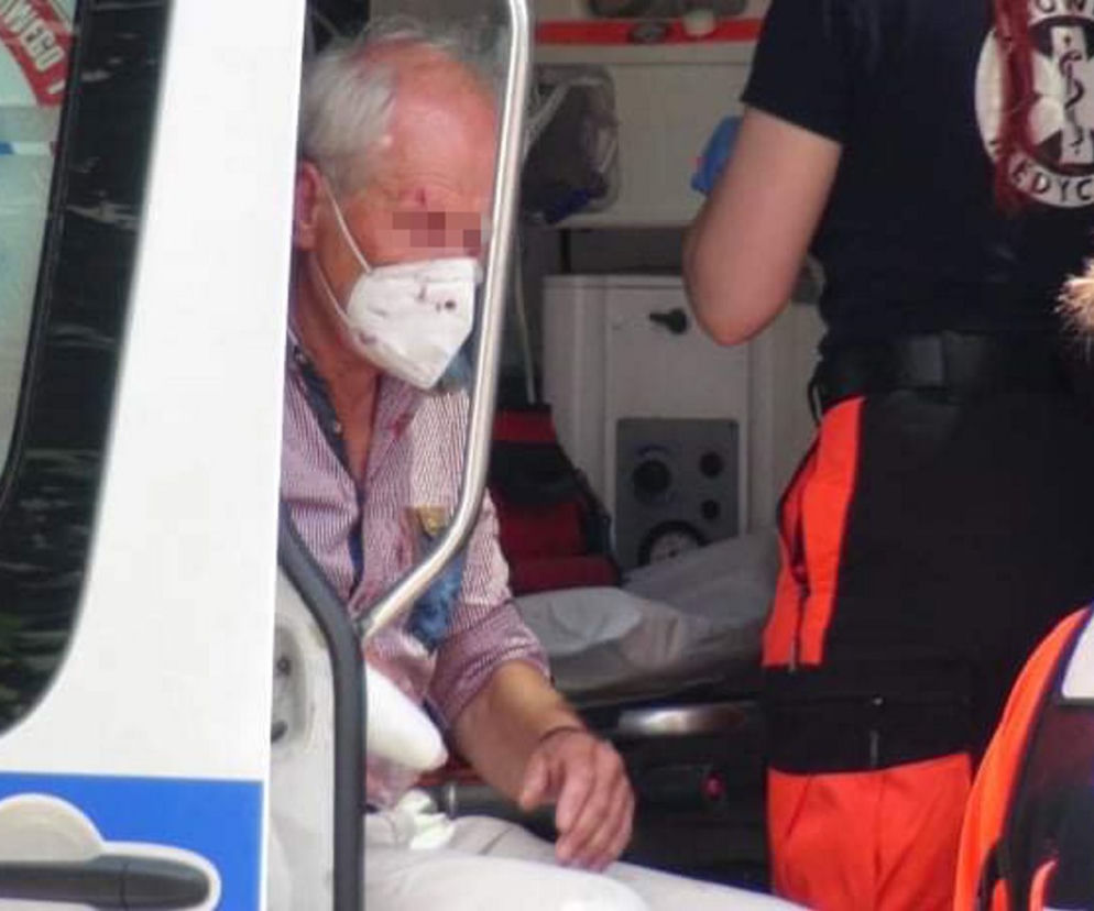 Po chodniku pociekła krew. Rozpędzony rowerzysta skasował emeryta. Tragedia w Al. Solidarności [ZDJĘCIA]
