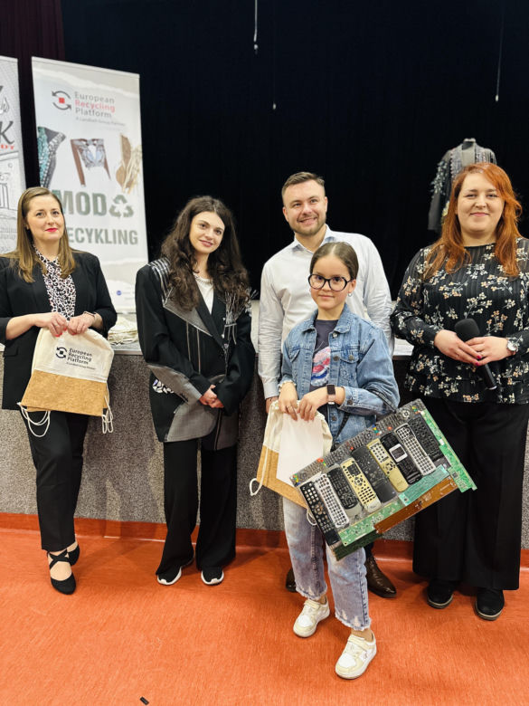 Szykowne śmieci – projekt „Moda na recykling” w gminie Mordy