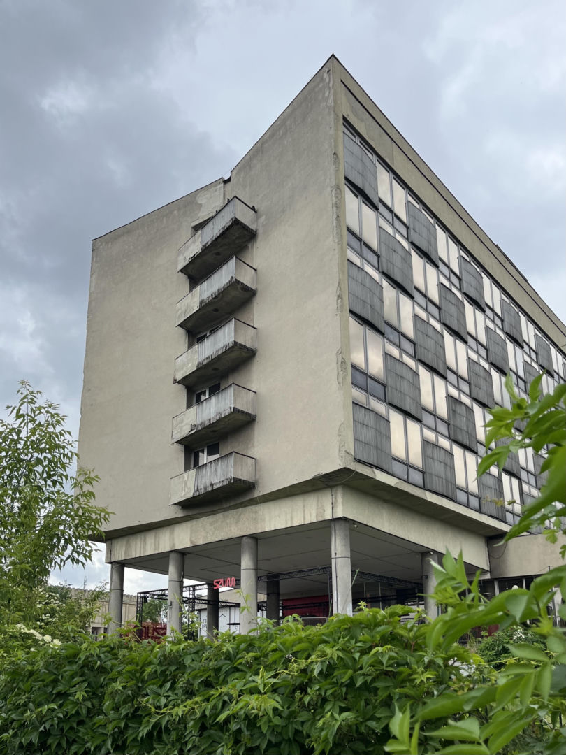 Hotel Cracovia w Krakowie się sypie