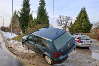 Nie zatrzymał się do kontroli, uciekał, w końcu porzucił samochód z żoną i dzieckiem w środku