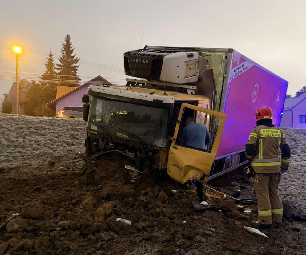  Zderzenie samochodu ciężarowego z dostawczym pod Krakowem. Jedna osoba ranna, na drodze krajowej występują poważne utrudnienia