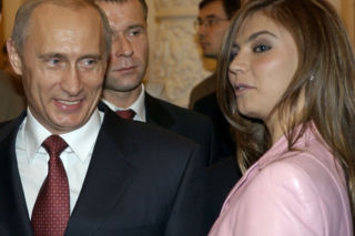 Kochanka Putina opuściła kryjówkę po jego wstydliwej wpadce! Przeszła operację plastyczną? 