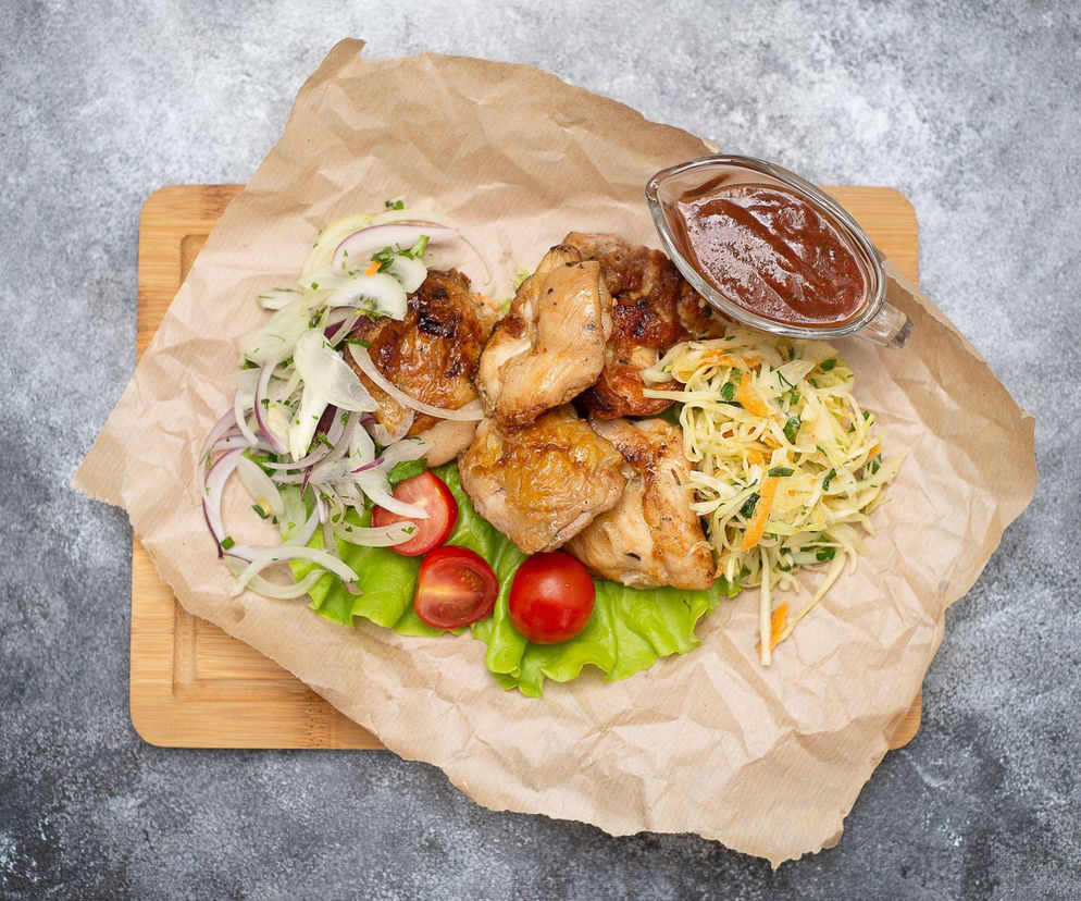 Najlepsza surówka do kurczaka pieczonego – 8 przepisów, które odmienią każdy obiad