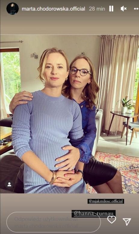 M jak miłość na planie. Julia (Marta Chodorowska), Sylwia (Hanna Turnau)