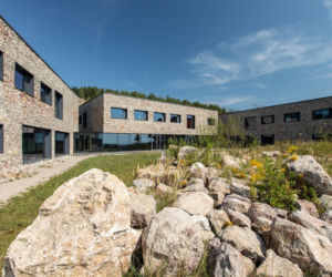 Nowoczesne centrum badawcze w nieczynnym kamieniołomie. Chęciny