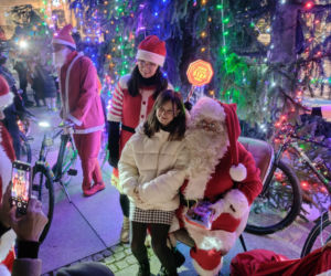 Mikołaje na rowerach wkręciły Łomżę w świąteczny klimat!