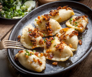Pierogi z kaszą gryczaną i pieczarkami 