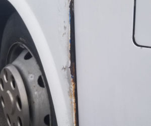 Autokar w koszmarnym stanie technicznym