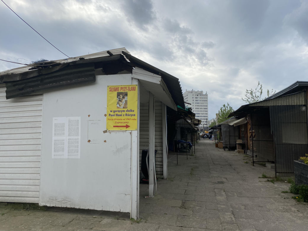 Garażówka na Bazarze Różyckiego