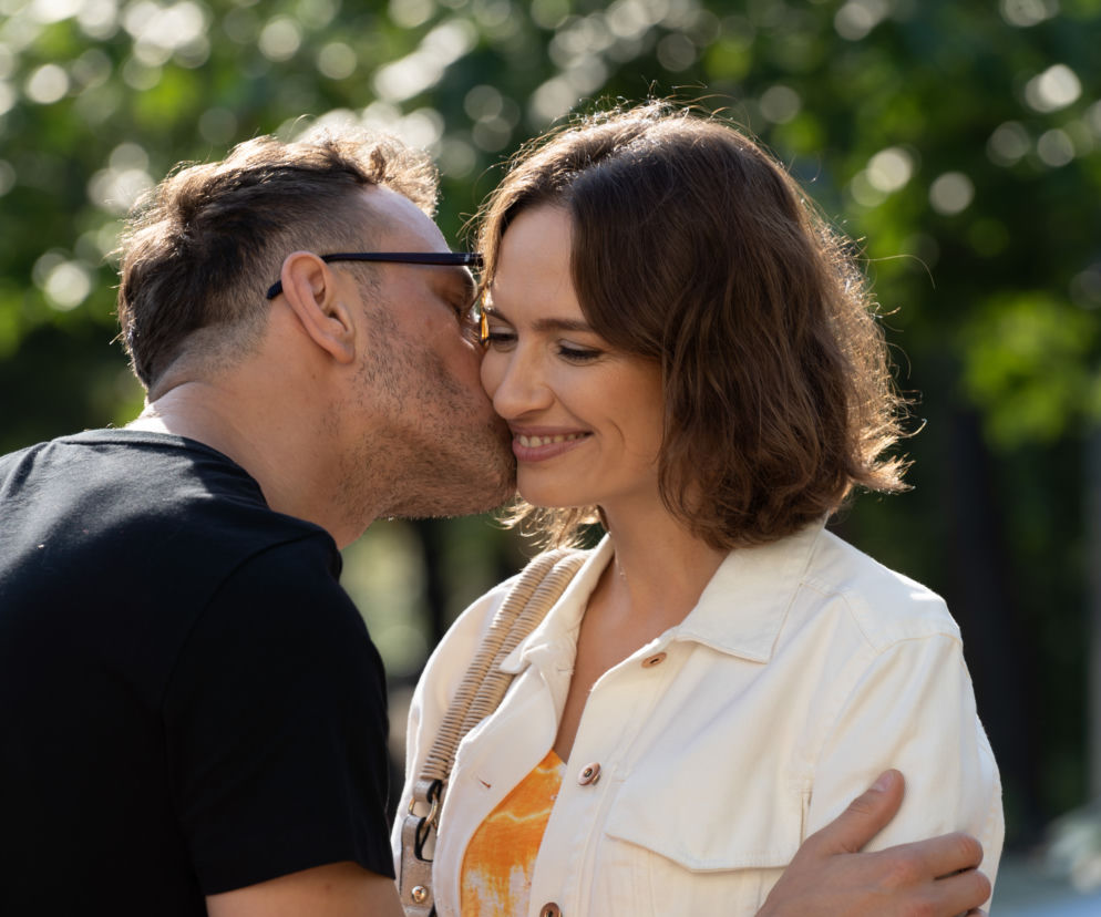 Na Wspólnej, odc. 2965: Joannę (Anna Cieślak), Karol (Tomasz Nosiński)