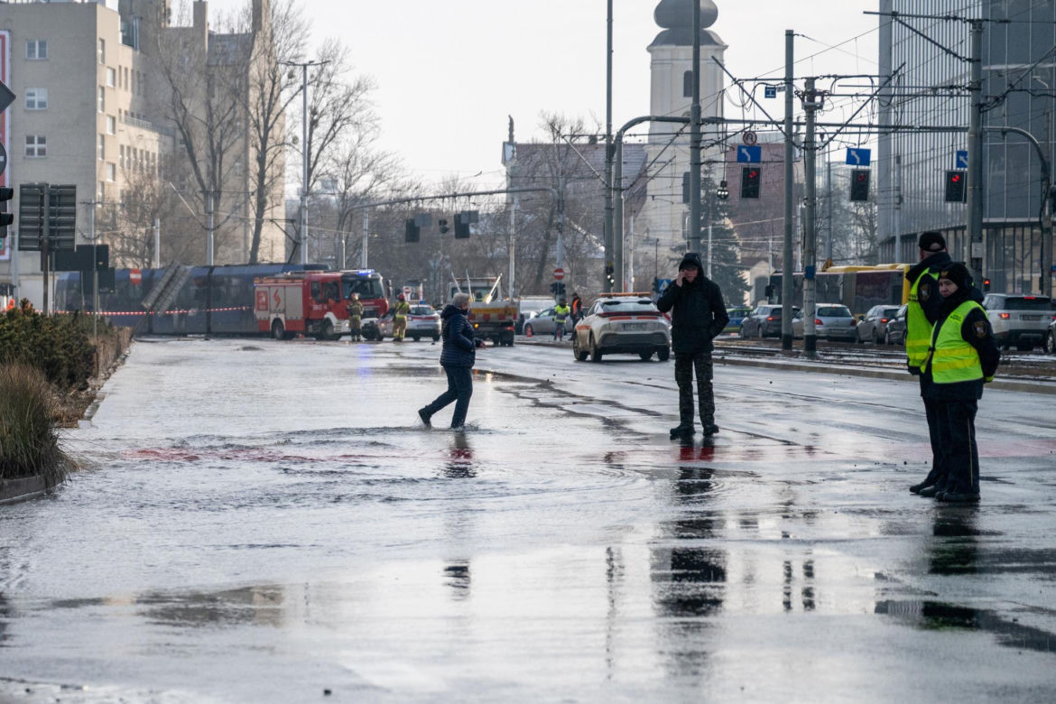 Poważna awaria wodociągowa. Zalane centrum Wrocławia