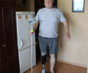 Pan Leszek wpadł pod tramwaj i stracił nogę. Walczy o rentę przed sądem