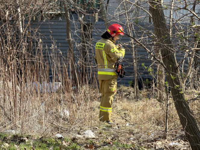 Dym nad centrum handlowym w Warszawie