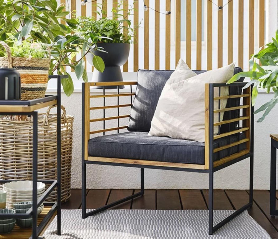 Mały balkon w bloku