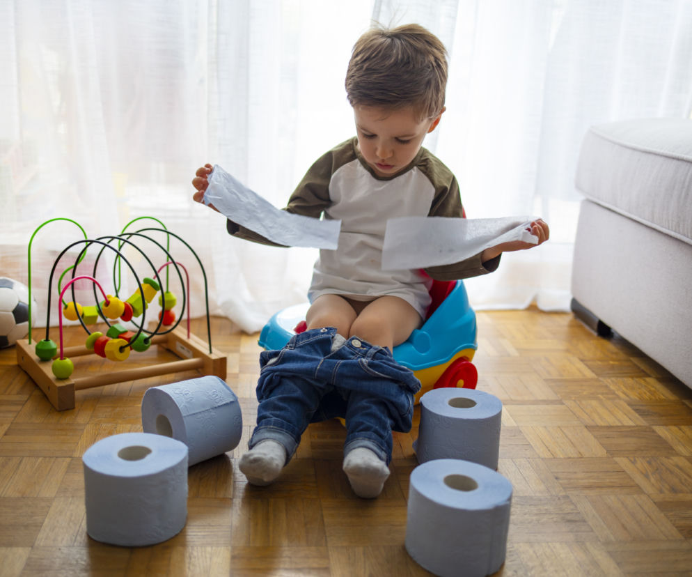 Jak nauczyć dziecko podcierania się? Pedagożka radzi: zacznij od tych trzech zabaw