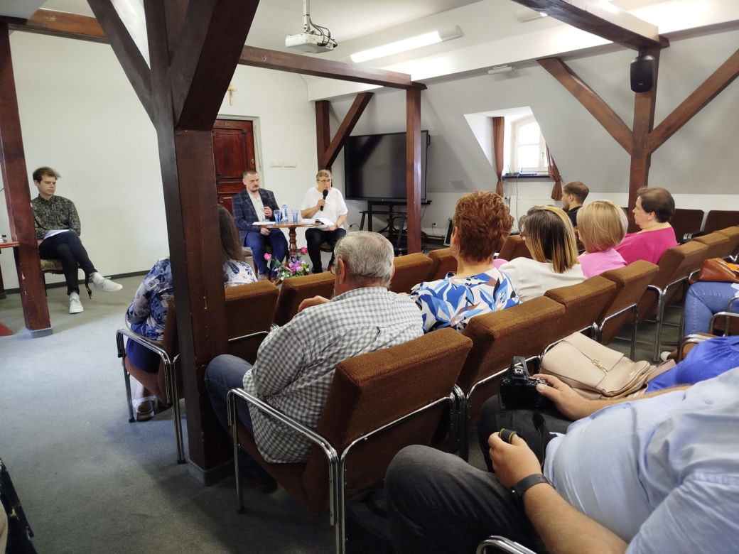Uczestnicy wydarzenia mogli posłuchać o dotychczasowych dokonaniach literackich Renaty Chojeckiej