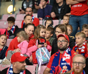 Tak kibice Wisły Kraków bawili się na trybunach. Znajdź się na zdjęciach