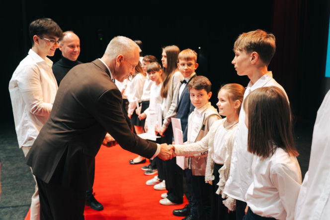 Najzdolniejsi uczniowie odebrali stypendia Prezydenta Miasta Siedlce