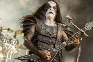 Kultowy blackmetalowy zespół przerwał występ po... dwóch minutach. Wokalista w gniewie opuścił scenę