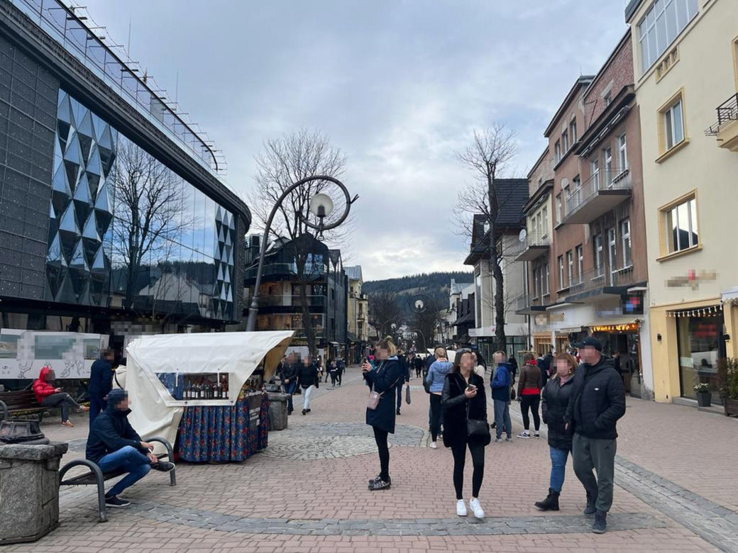 Wymarłe Zakopane przed sezonem. Pustki na Krupówkach i pod Gubałówką