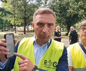 Córka Bąkiewicza pokazała nagranie. „Tata wymiotuje i ma połamane żebra”