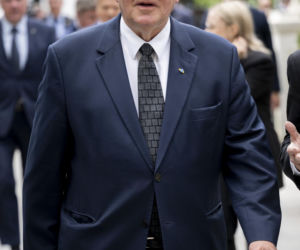 Duda, Komorowski, Kwaśniewski i Wałęsa. Oto byli prezydenci objęci podwyżkami 