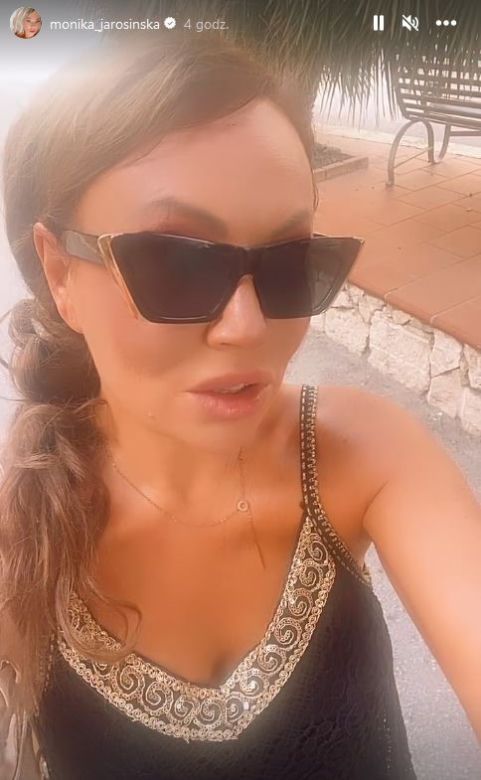 Monika Jarosińska wystawia nowy biust do słońca