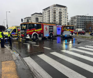 Wypadek na Maczka w Warszawie. Trzy osoby w szpitalu, ogromne utrudnienia w kierunku centrum.